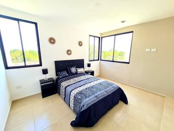 ¡Doble Altura! Casa en Venta en Privada Residencial al Norte de Mérida