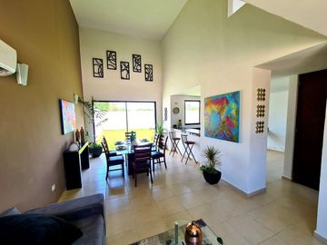 ¡Doble Altura! Casa en Venta en Privada Residencial al Norte de Mérida