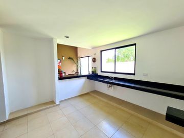 ¡Doble Altura! Casa en Venta en Privada Residencial al Norte de Mérida