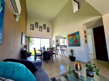 ¡Doble Altura! Casa en Venta en Privada Residencial al Norte de Mérida