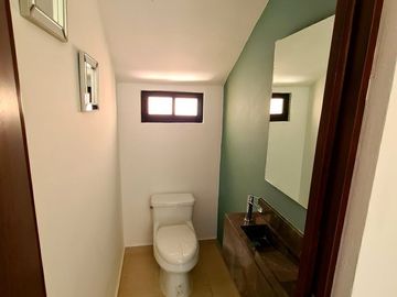 ¡Doble Altura! Casa en Venta en Privada Residencial al Norte de Mérida