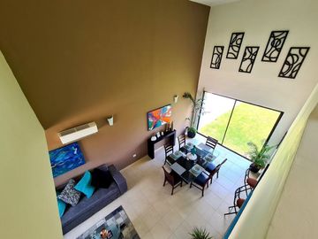 ¡Doble Altura! Casa en Venta en Privada Residencial al Norte de Mérida