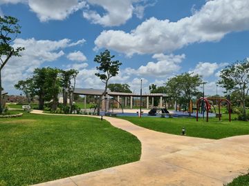 ¡Doble Altura! Casa en Venta en Privada Residencial al Norte de Mérida