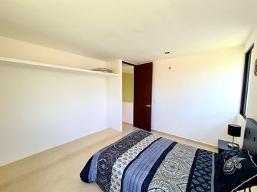 ¡Doble Altura! Casa en Venta en Privada Residencial al Norte de Mérida