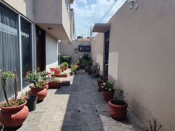 SE VENDE EXCELENTE CASA EN CERRADA EN TECAMACHALCO (V)