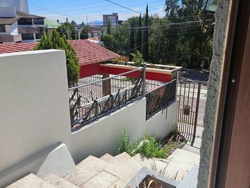 CASA USADA EN VENTA, LOMAS DE LAS ESTRELLAS, COL. LOMAS RESIDENCIAL, PACHUCA, HGO.