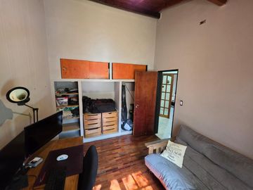 CASA 3 AMBIENTES CON FONDO LIBRE Y GARAGE