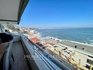 Oportunidad! Amplio departamento en primera línea vista al mar.
