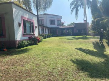 Preciosa casa de verano en camino a Tenampa