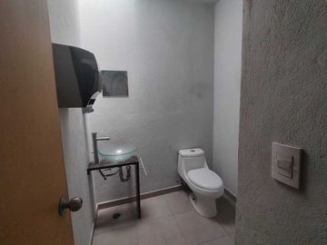 Oficinas en Venta en Los Comerciantes, Querétaro, Qro
