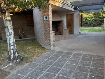 Casa en  Barrio Jardines del Rey Neuquén