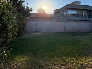 Casa en  Barrio Jardines del Rey Neuquén