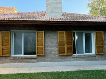 Casa en  Barrio Jardines del Rey Neuquén