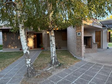 Casa en  Barrio Jardines del Rey Neuquén