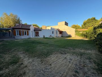 Casa en  Barrio Jardines del Rey Neuquén