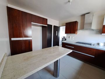 CASA EN VENTA BOSQUES DE LAS CUMBRES