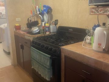 Casa con gran potencial, muy cerca del Metro el Rosario