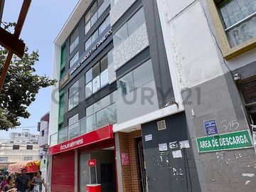 ALQUILER DE CONSULTORIO MÉDICO / OFICINA EN ZONA ESTRATÉGICA