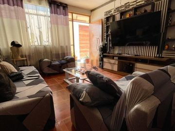 Se Vende Casa con Amplio Terreno de 150 m²
