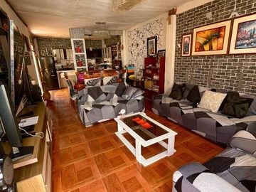 Se Vende Casa con Amplio Terreno de 150 m²