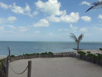 Casa de 3 recámaras en venta a 300 metros del mar de Chelem