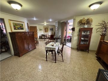 VENTA AMPLIO APARTAMENTO CORAZÓN DE LAURELES SANTA TERESITA