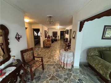 VENTA DE AMPLIA CASA MULTIFAMILIAR LAURELES CERCA EXITO LAURELES