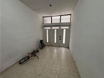 VENTA DE AMPLIA CASA MULTIFAMILIAR LAURELES CERCA EXITO LAURELES