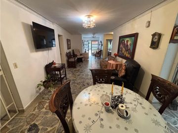 VENTA DE AMPLIA CASA MULTIFAMILIAR LAURELES CERCA EXITO LAURELES