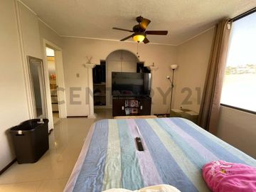 En venta casa dentro de urbanización. Sector Cumbayá