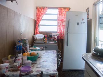 VENTA CASA 3 AMB. CON JARDIN Y COCHERA