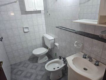 Venta dpto 2 ambientes en Bernal Oeste.