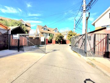 GRAN CASA 3 PISOS, ACCESO  CONTROLADO, MAIPU