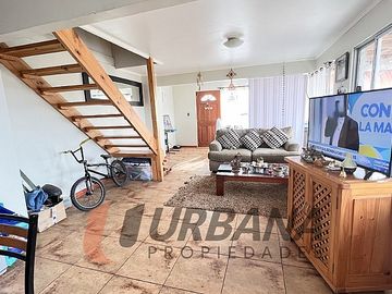 CASA CON AMPLIO TERRENO EN AV. ARGENTINA LAS COMPAÑIAS