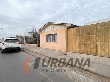 CASA CON AMPLIO TERRENO EN AV. ARGENTINA LAS COMPAÑIAS