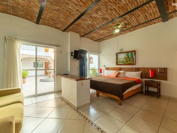 Emblemática Propiedad de Ajijic a la Venta