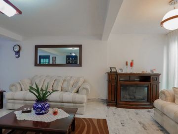 Casa en venta en Habitacional Lomas Boulevares a  8 min de la López Portillo