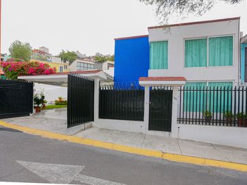 Casa en venta en Habitacional Lomas Boulevares a  8 min de la López Portillo