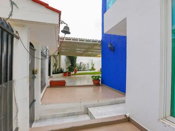 Casa en venta en Habitacional Lomas Boulevares a  8 min de la López Portillo
