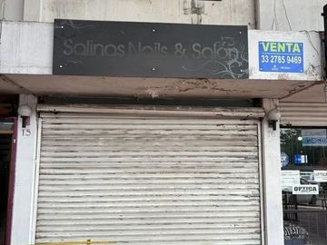 Excelente local en venta en Cruz del Sur