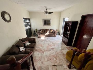 Se vende casa en Colinas de San Miguel, cerca de Galerias