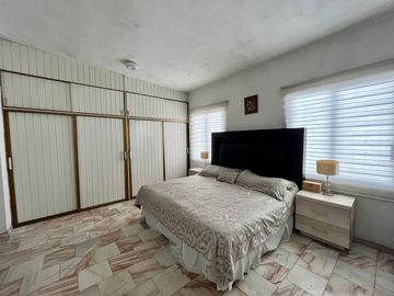 Se vende casa en Colinas de San Miguel, cerca de Galerias
