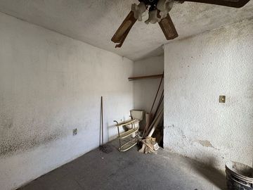 CASA EN VENTA PARA REMODELAR en Colonia Arandas - Oblatos GDL