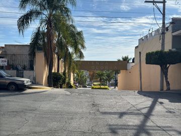 CASA EN VENTA PARA REMODELAR en Colonia Arandas - Oblatos GDL