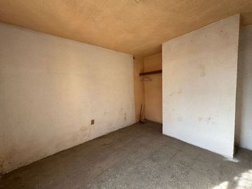 CASA EN VENTA PARA REMODELAR en Colonia Arandas - Oblatos GDL