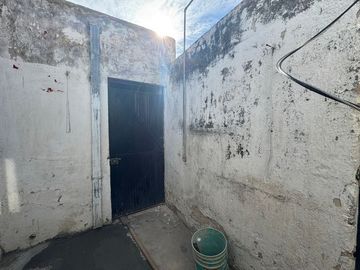CASA EN VENTA PARA REMODELAR en Colonia Arandas - Oblatos GDL