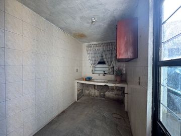 CASA EN VENTA PARA REMODELAR en Colonia Arandas - Oblatos GDL