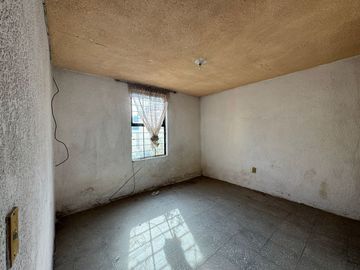 CASA EN VENTA PARA REMODELAR en Colonia Arandas - Oblatos GDL
