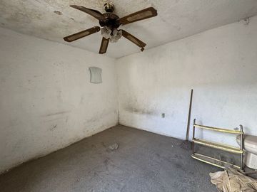 CASA EN VENTA PARA REMODELAR en Colonia Arandas - Oblatos GDL