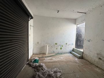 CASA EN VENTA PARA REMODELAR en Colonia Arandas - Oblatos GDL